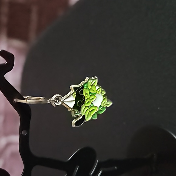 Black 🎁 Cat Earrings - Hide n Seek in Plants  Gold Tone NWOT - Picture 2 of 6